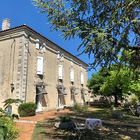 The Cool Lounge A Coulonges - Charente 3*