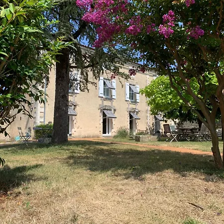 The Cool Lounge A Coulonges - Charente Bed & Breakfast