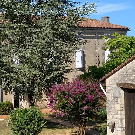 The Cool Lounge A Coulonges - Charente 3* Coulonges (Charente)