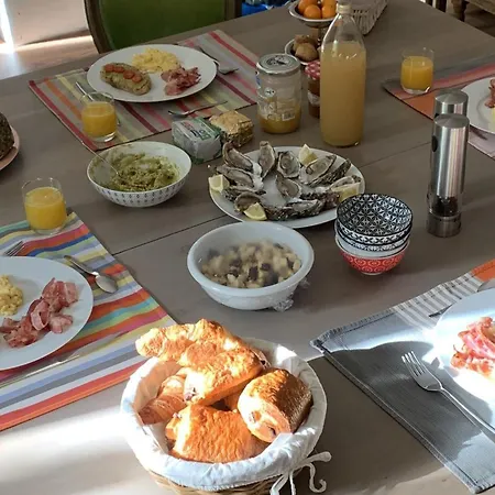 The Cool Lounge A Coulonges - Charente 3* Coulonges (Charente)