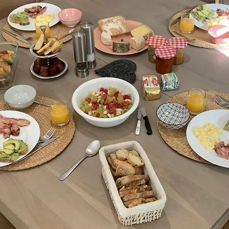 The Cool Lounge A Coulonges - Charente Bed & Breakfast