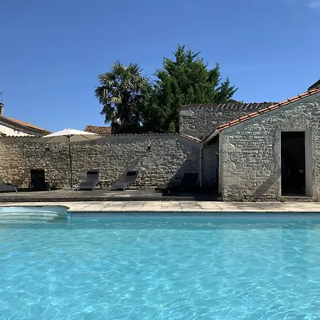 The Cool Lounge A Coulonges - Charente Bed & Breakfast Coulonges (Charente)